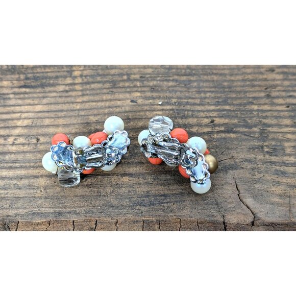 Vintage 60s cluster beaded clip on earrings - Picture 4 of 4